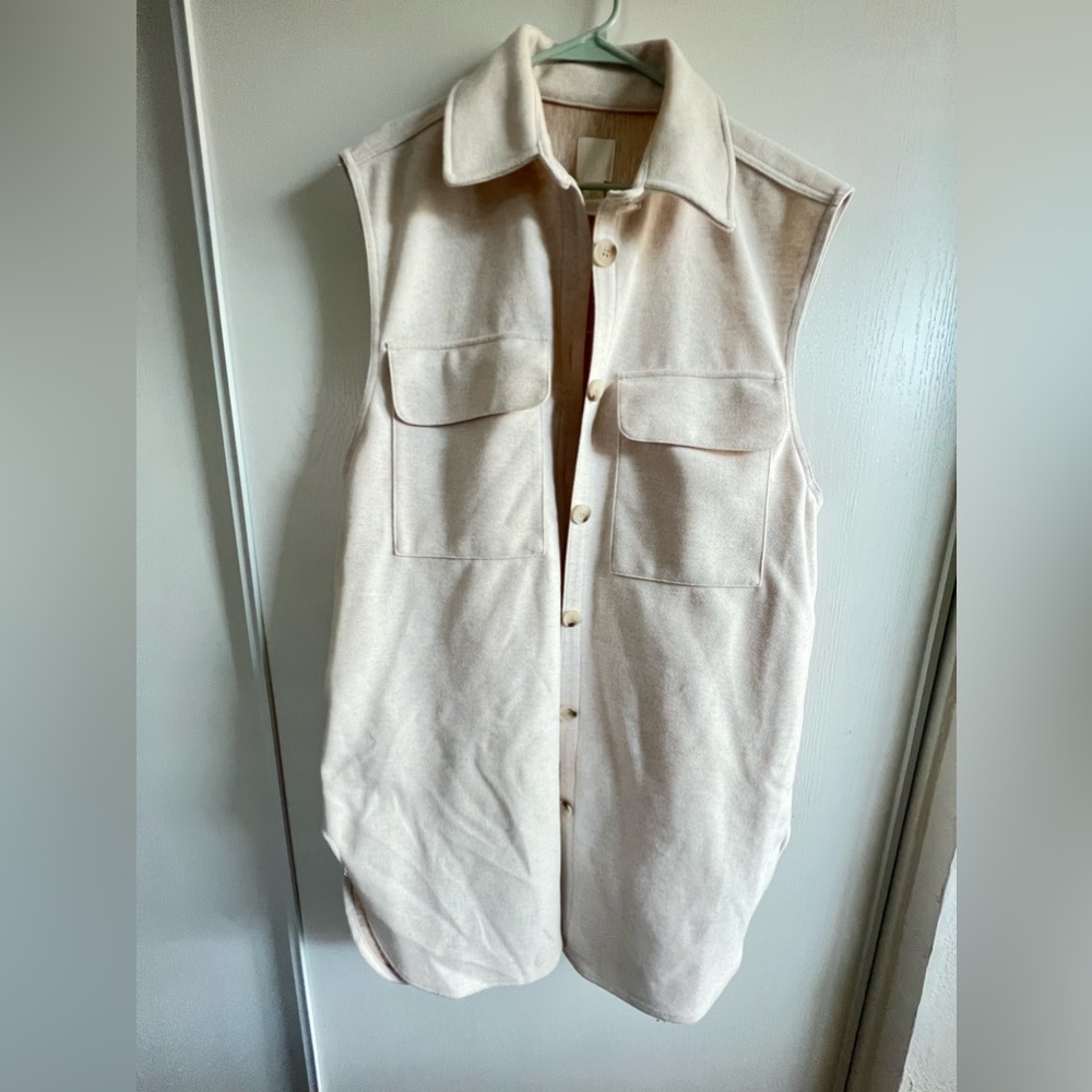 H&M crème long vest size Large